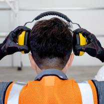 Come i tappi terminali e le coperture per viti aiutano a ridurre il rumore delle macchine